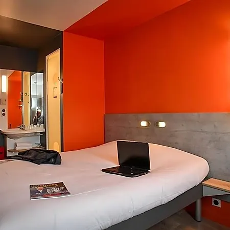 Отель Ibis Budget Lo 2*