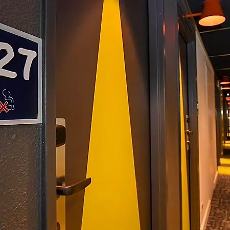 Ibis Budget Lo Отель 2*
